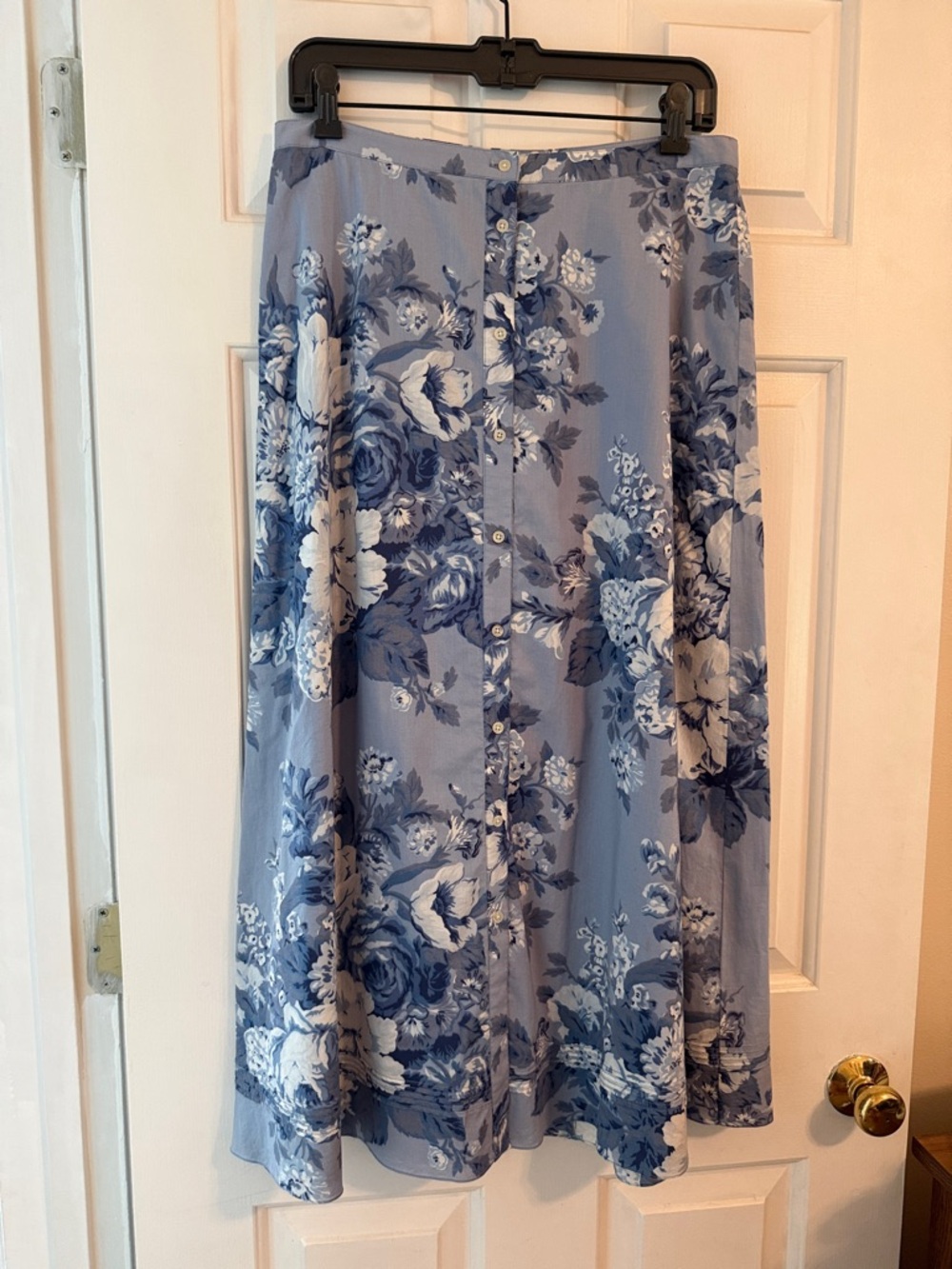 NWT Women’s Ralph Lauren Blue and White Floral Button Front Maxi Skirt, size 10